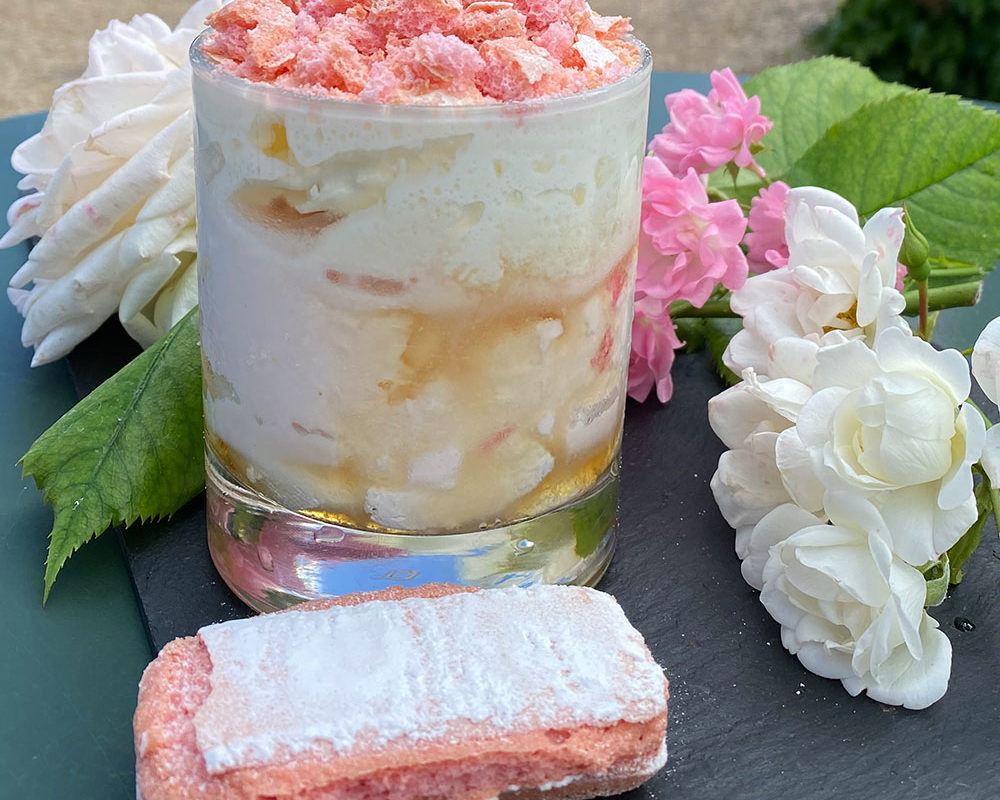 Glace à la rose inspirée d'Eyrignac et ses Jardins par le maître artisan glacier Roland Manouvrier